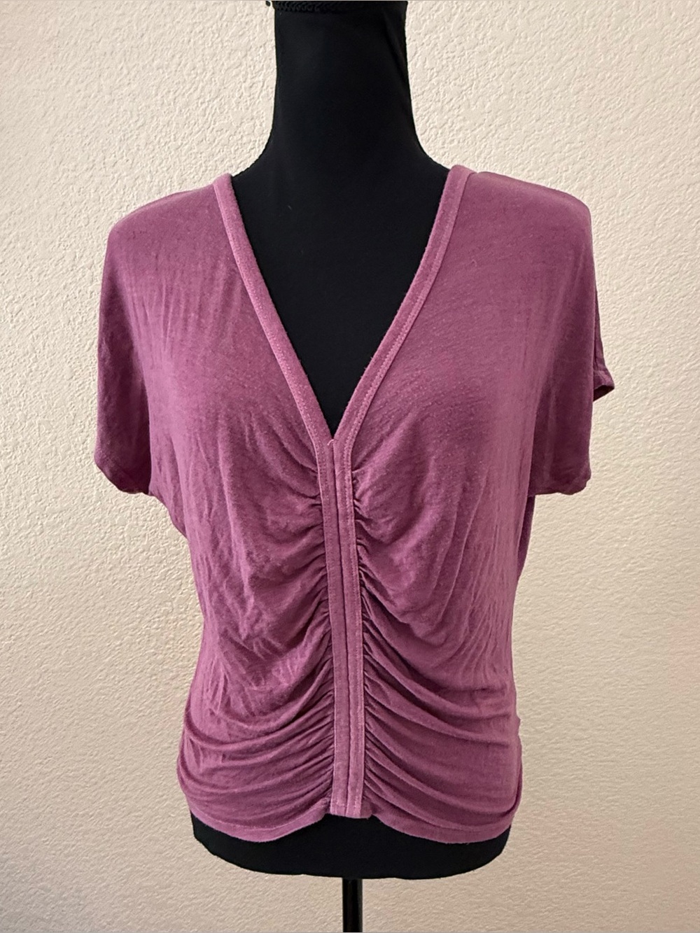 American Eagle Soft & Sexy Ruched Front V-Neck Tee Medium Mauve